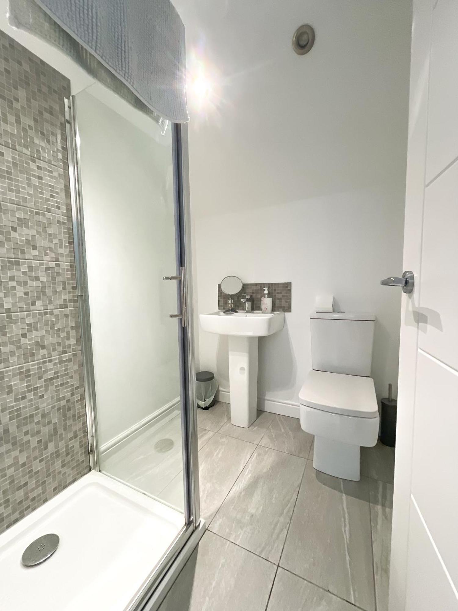 10Min To City - Free Parking - Private Studio - Contractor Friendly Manchester Exterior foto